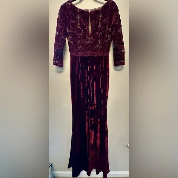 NWT Marchesa Notte Burgundy Velvet Formal Dress w/ Floral Embroidered Bust  0 - bibarnabloc.cat